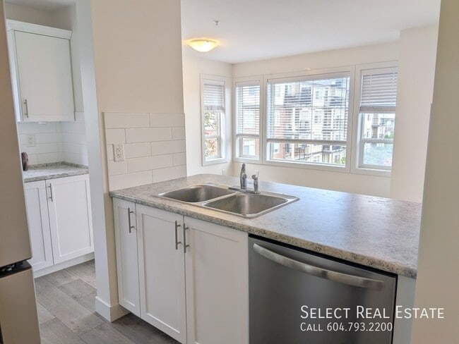 Building Photo - 9422 Victor St