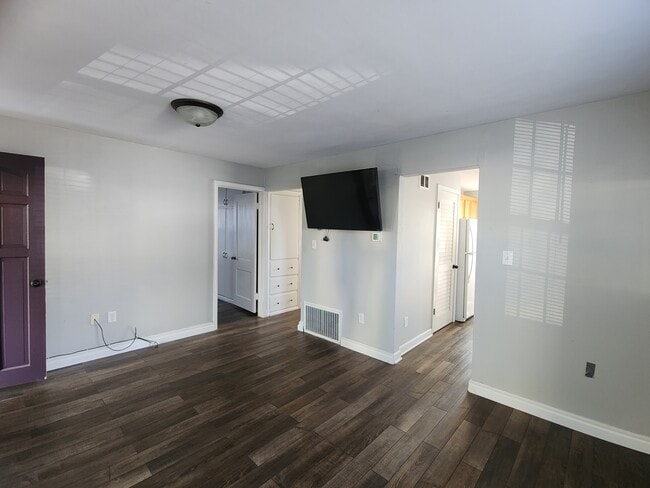 Foto del edificio - 5215 N Glen Elm Dr