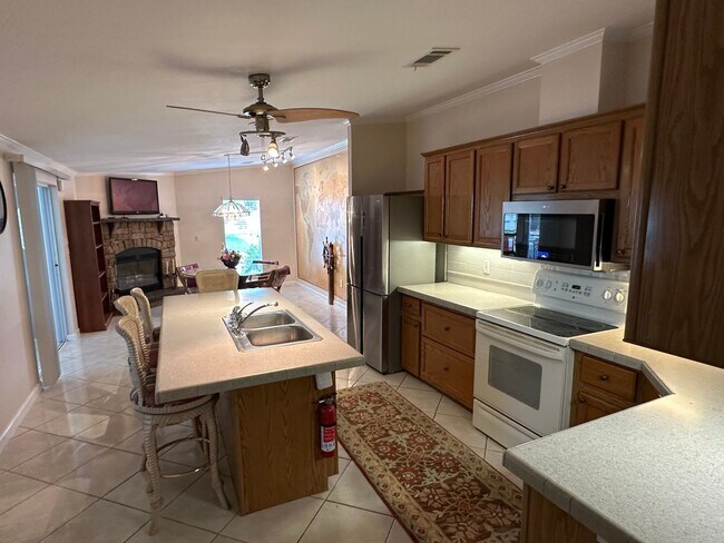 Foto del edificio - Spacious Naples Retreat – 3BR Single-Famil...