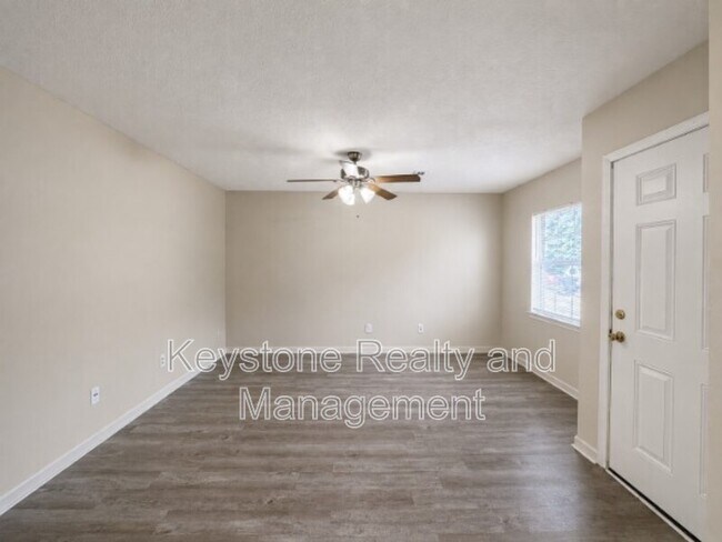 Foto del edificio - 1375 Thompsonville Ln