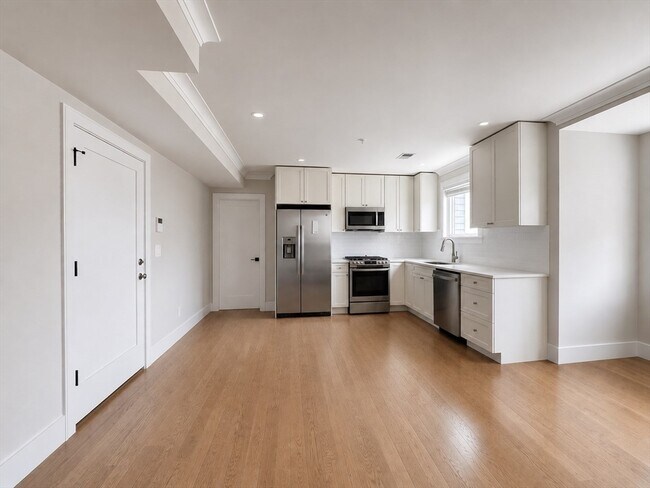 Building Photo - 13 Greylock Rd