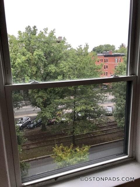 Foto del edificio - 1077 Beacon St