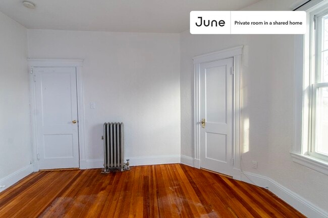 Foto del edificio - Room in Shared 4 bed/1 bath home