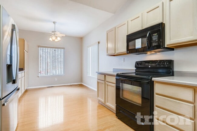 Building Photo - 633 Golden Eagle Dr