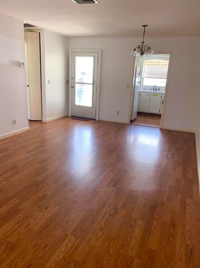 Building Photo - 2803 Crosley Dr W