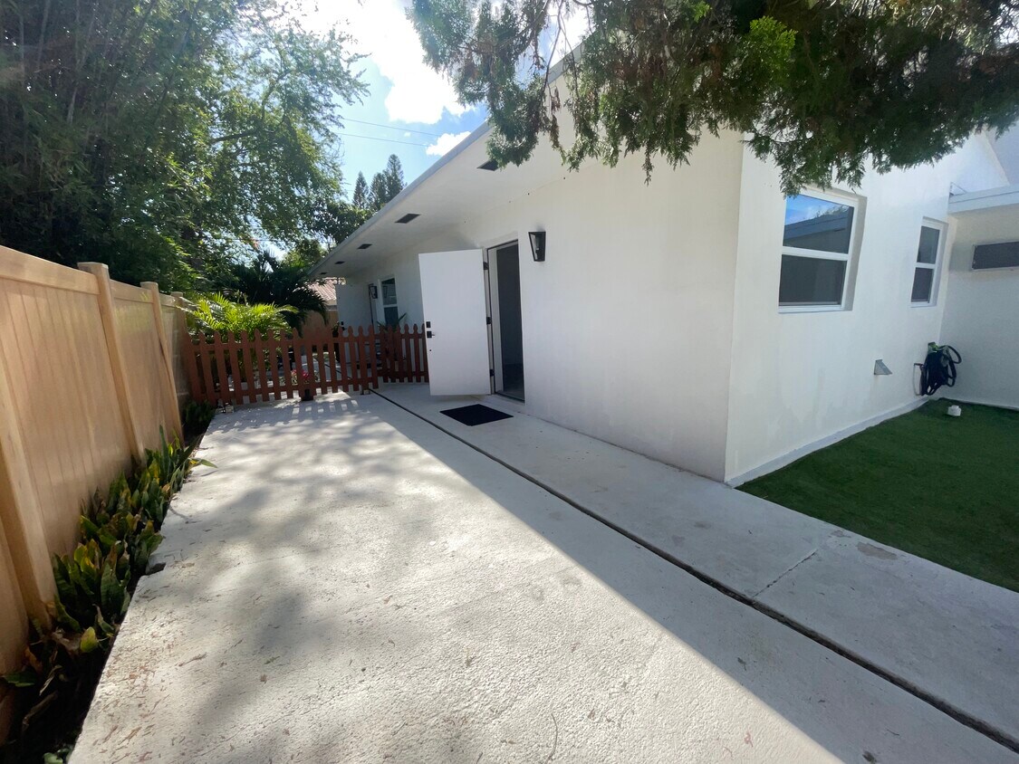 35 SW 6th St Unit 1 bedrooms 2R, Dania, FL 33004 Apartments in Dania