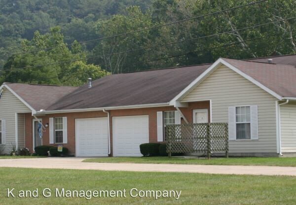 Primary Photo - 535 Huron Dr W