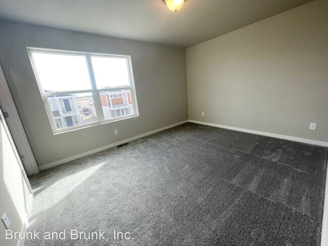 Building Photo - 4 br, 3.5 bath House - 7635 Ochre View