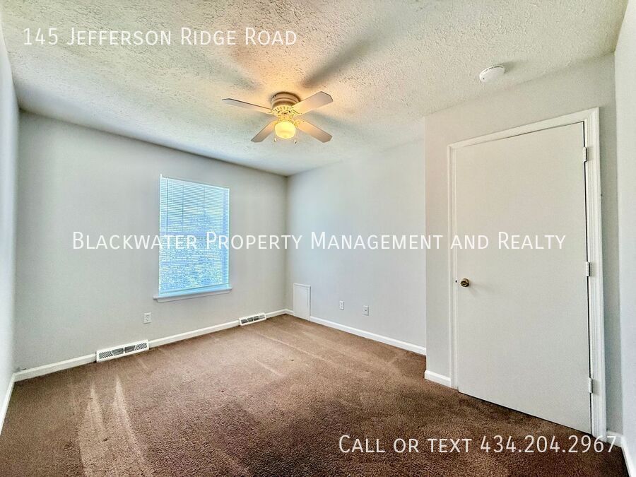 Foto del edificio - 145 Jefferson Ridge Rd