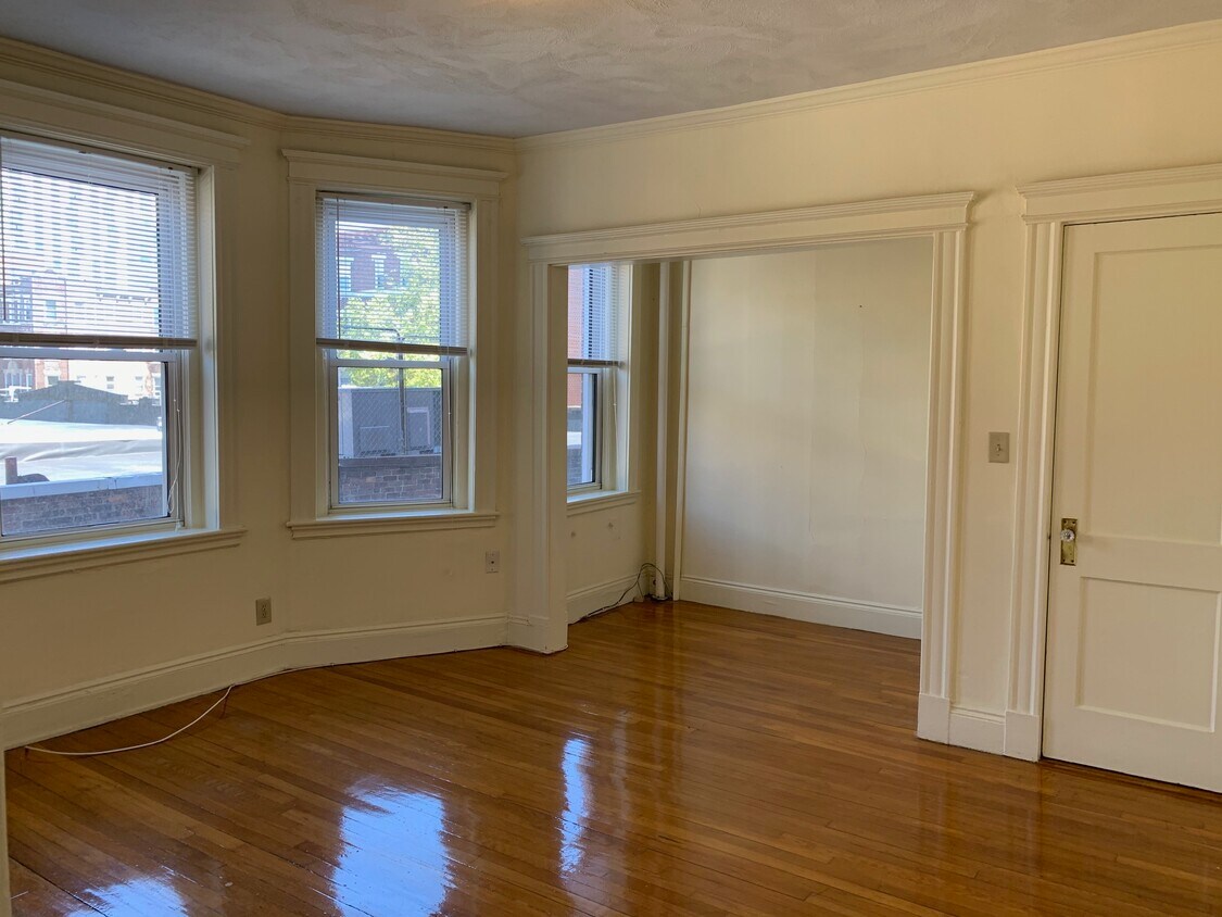 Primary Photo - 111 Park Dr