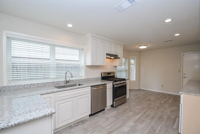 Foto del edificio - 2211 Woodstream Blvd