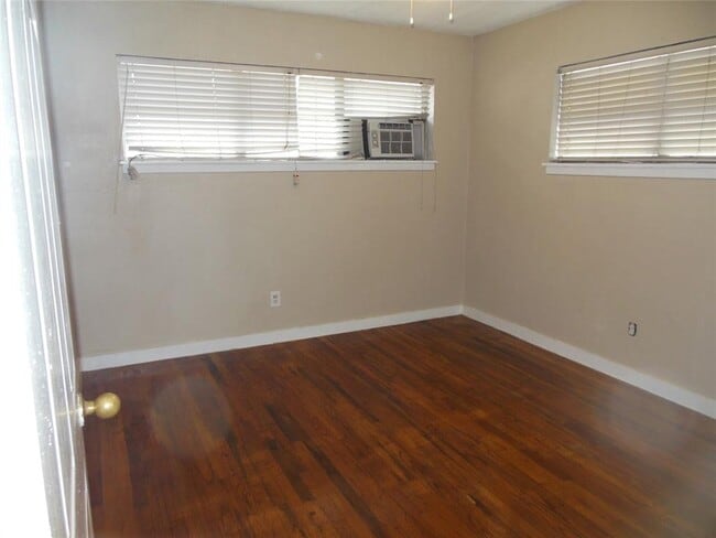 Building Photo - 2417 Rosedale St
