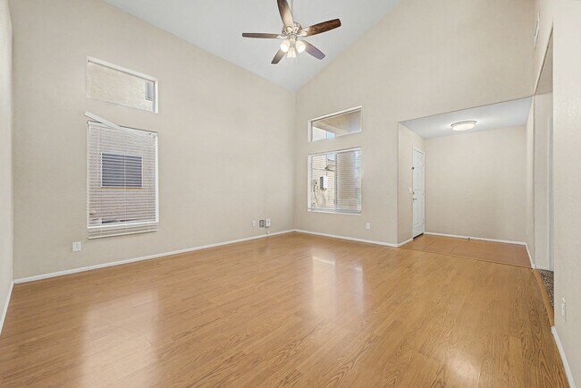 Foto del edificio - 41704 W Sunland Dr