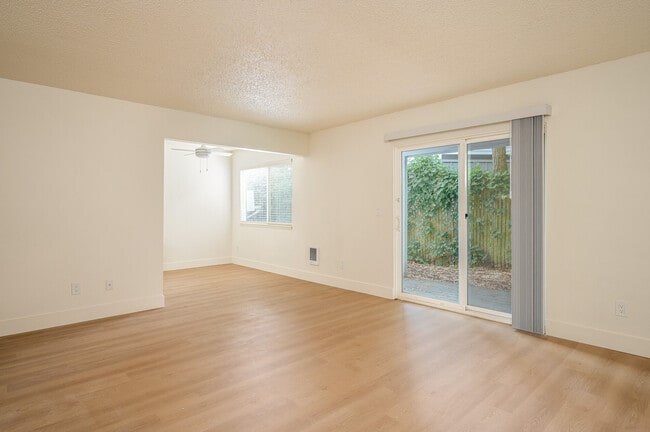 Building Photo - SAGEWOOD ESTATES