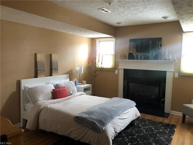 Foto del edificio - 8222 Chester Ave