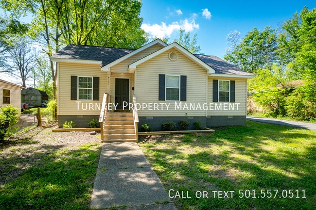 Building Photo - Do not miss this 3 bedroom 2 bath home
