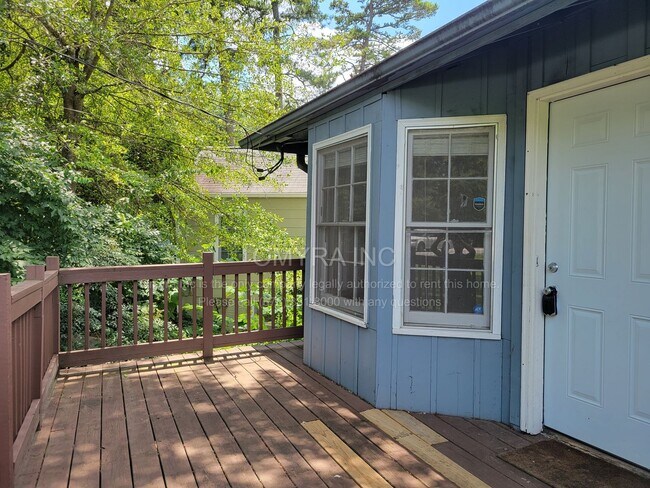 Foto del edificio - Charming 2 Bedroom Duplex Unit in Decatur!