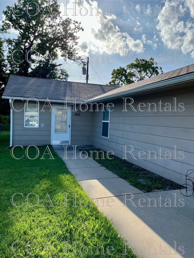 Primary Photo - North East Duplex
