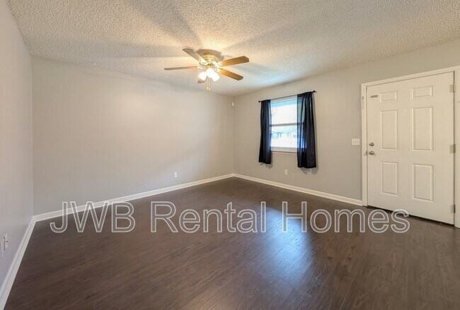 Foto del edificio - 7636 McCowan Dr