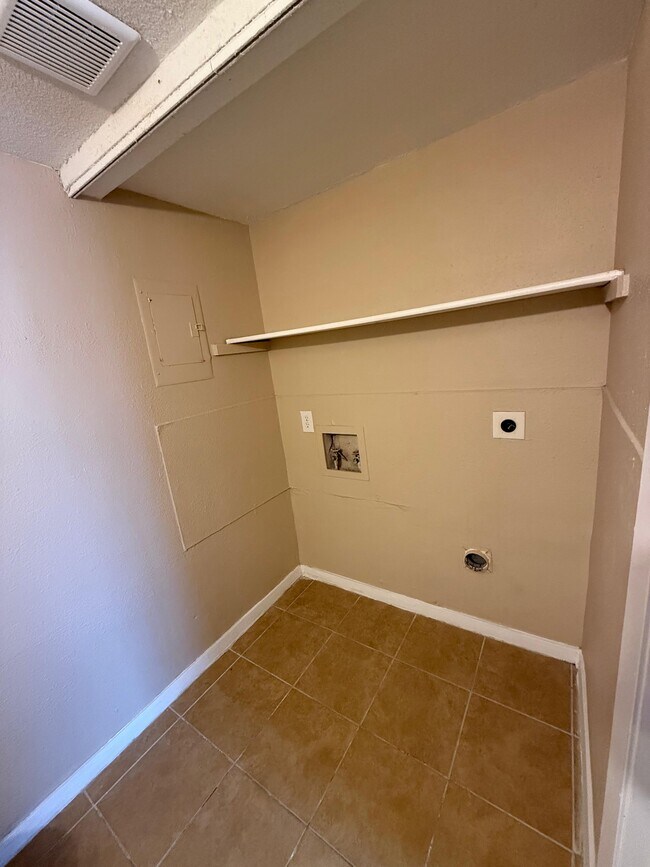 Foto del edificio - 8000 Winsford Dr