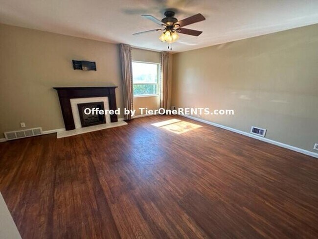 Building Photo - Beautiful home in the Millcreek area half ...
