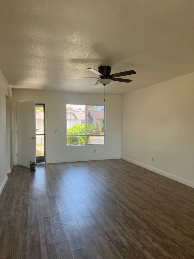 Building Photo - 55+ 2/1 Single Story Duplex in Peacock Hil...