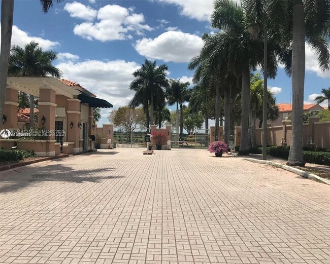 Foto del edificio - 6630 NW 114th Ave