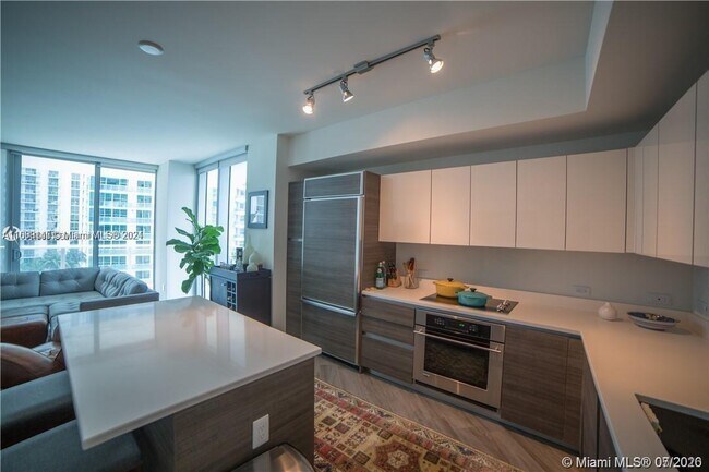 Building Photo - 1100S S Miami Ave