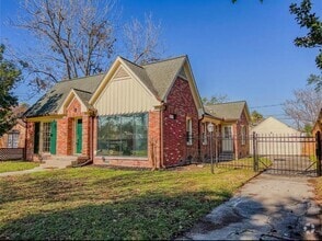 Building Photo - 6607 Fairfield St