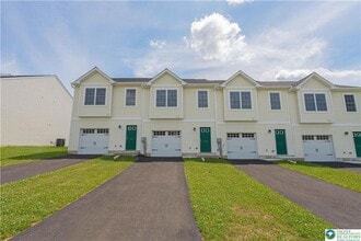 Building Photo - 746 Blue Heron Dr