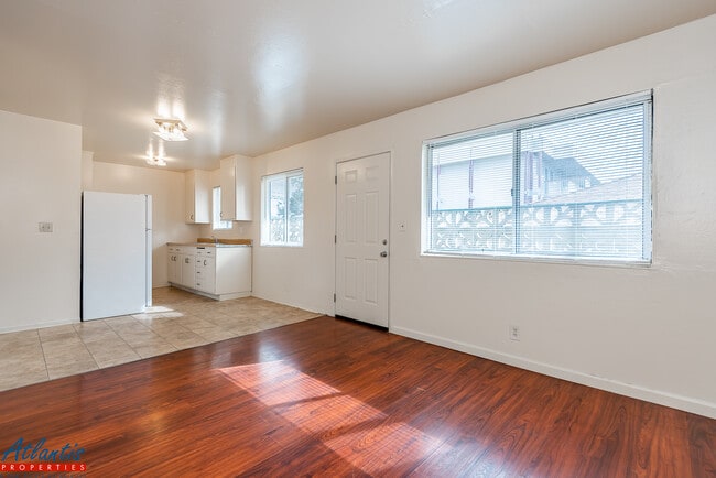 Building Photo - 529 S 10th St