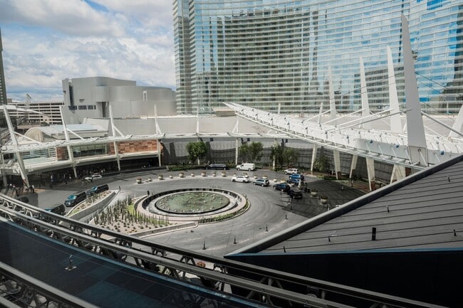 Building Photo - Luxurious premium corner unit nearly 1600 sq ft., Impeccably furnished-turn key- 2 bedroom 2 bath...