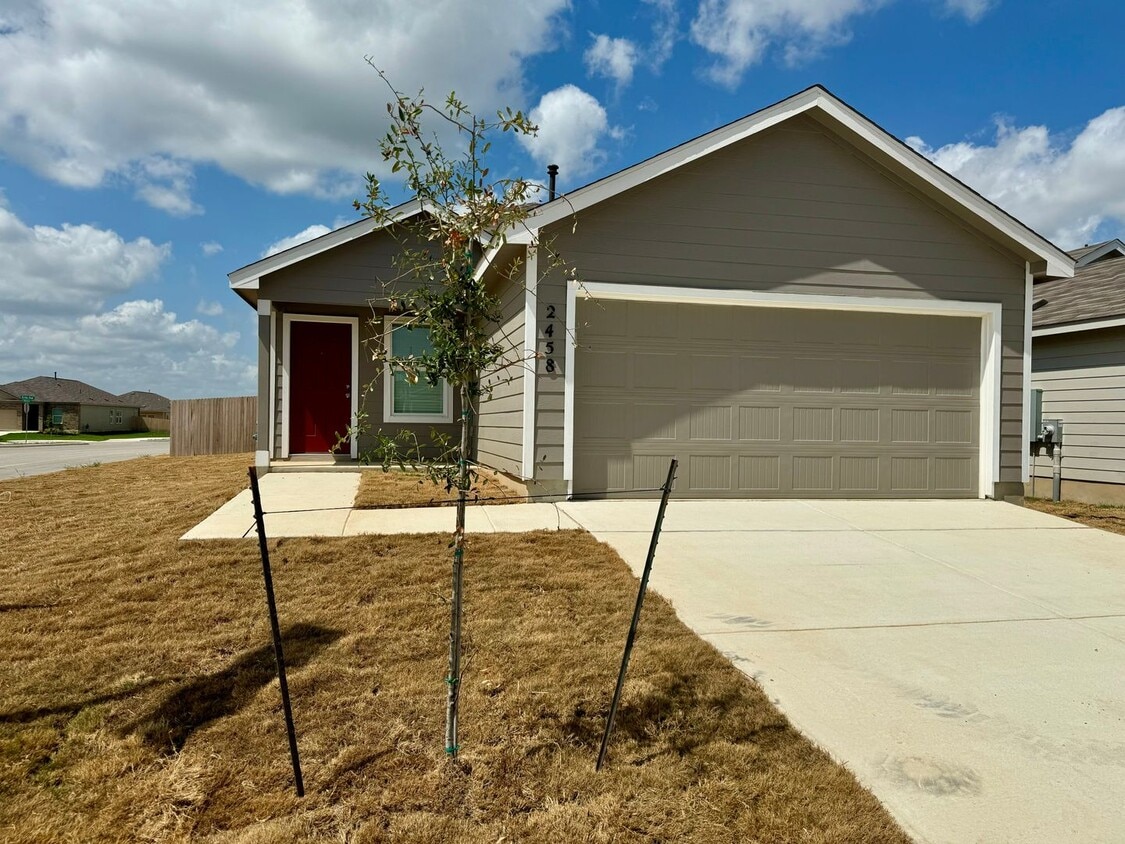 Primary Photo - Modern 4-Bedroom Home with Community Pool ...