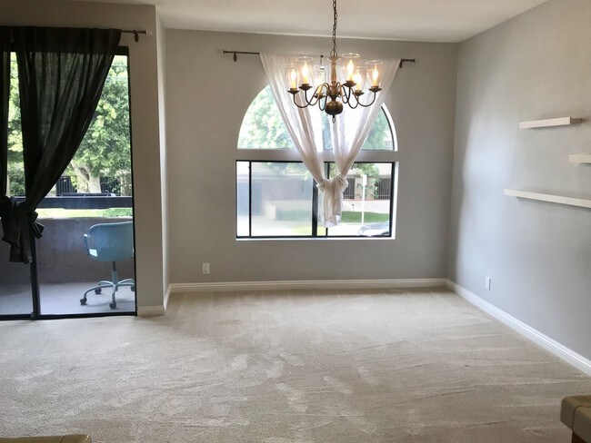 Foto del edificio - 14572 Dickens St