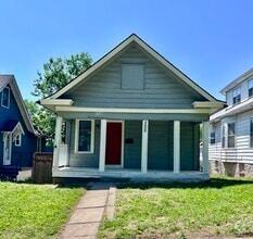 Building Photo - 302 N Oakley Ave