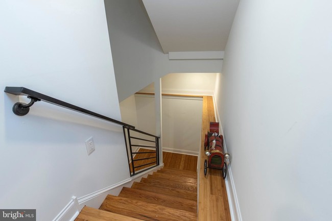 Building Photo - 4059 Baring St