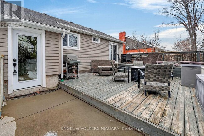 Building Photo - 70 Stewart St