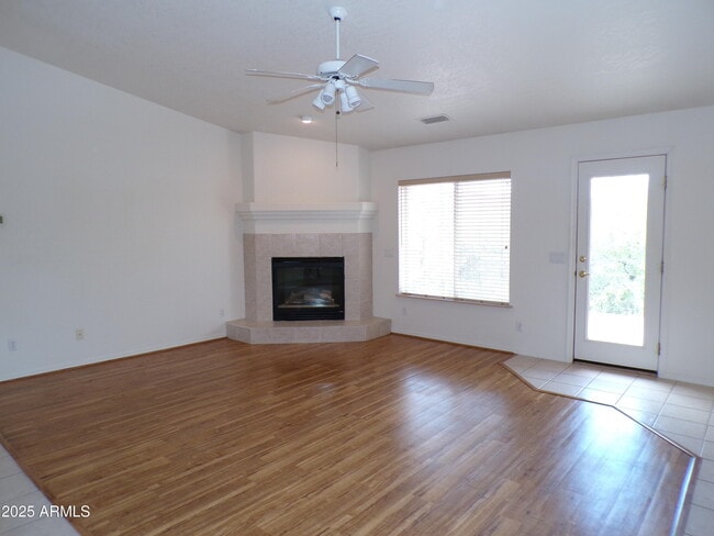 Building Photo - 1331 Deborah Dr
