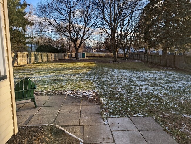 Building Photo - 486 Brookview Dr
