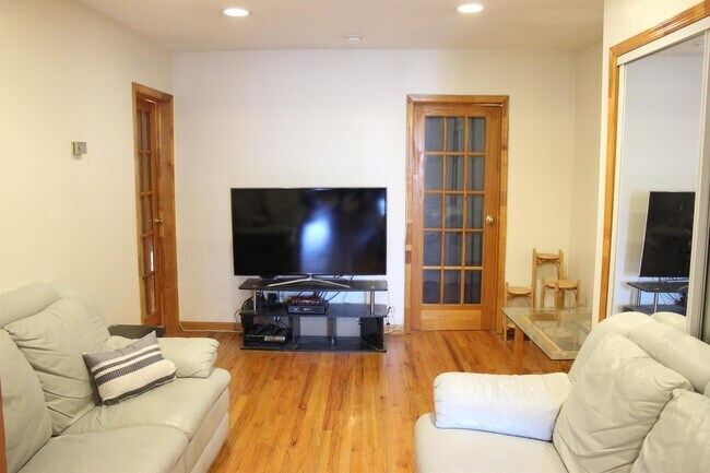Building Photo - 228 Willow Ave