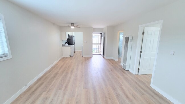 Main Room pic 3 - 4146 Redondo Beach Blvd