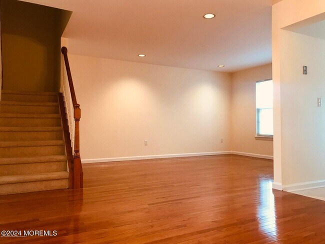 Foto del edificio - 28 Alpine Rd