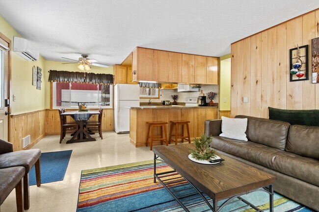 Foto del edificio - Fully Furnished 2-Bedroom Home Near Hodenp...