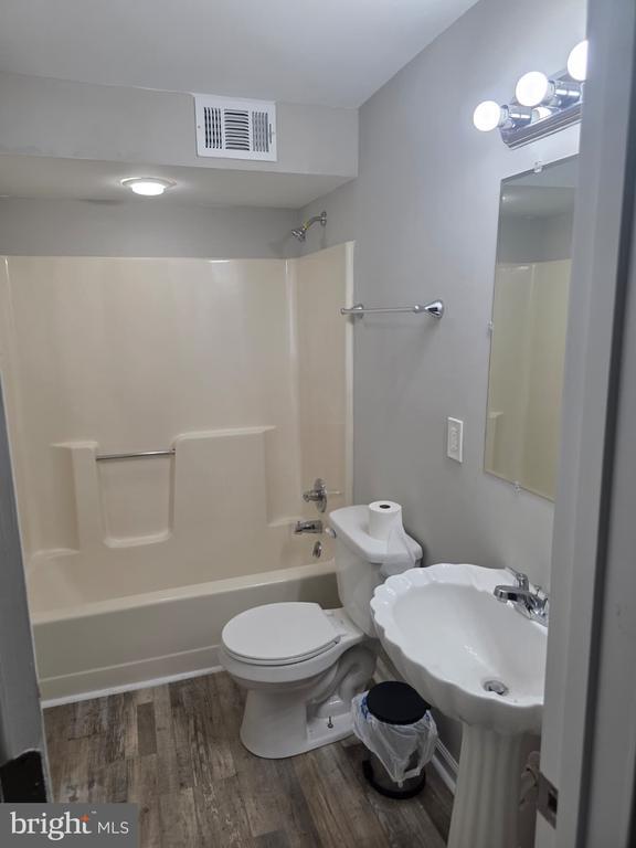 Foto del edificio - 6501 Royal Oaks Dr
