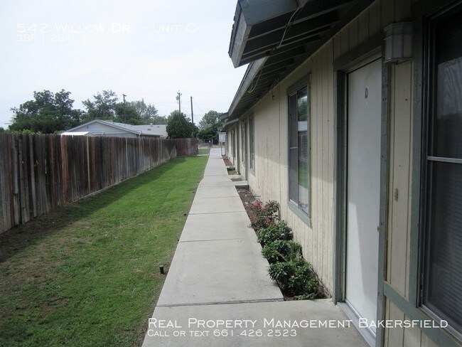Building Photo - 542 Willow Dr Unit C
