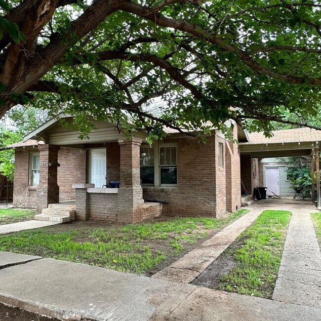 Foto del edificio - 4 Bedroom Located In South Overton!