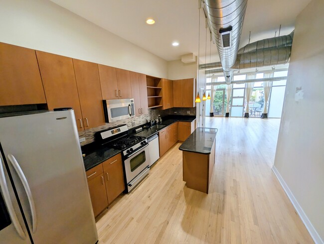 Building Photo - 5115 N Clark St