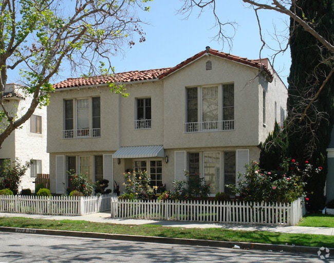 Building Photo - 232 S Rexford Dr
