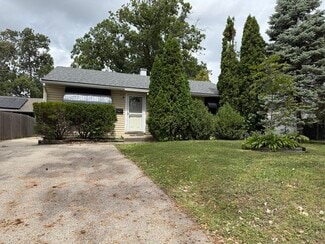 Building Photo - 723 S Lake St