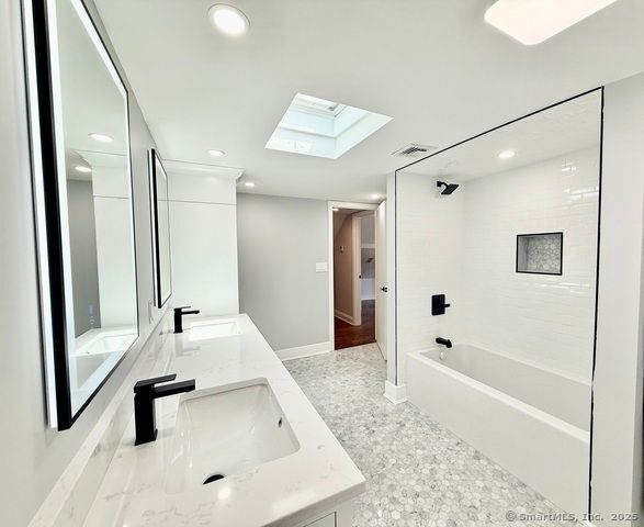 Building Photo - 40 E Pasadena Pl